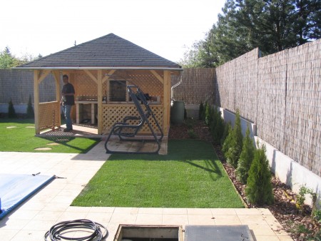 A kerti kisház és környéke